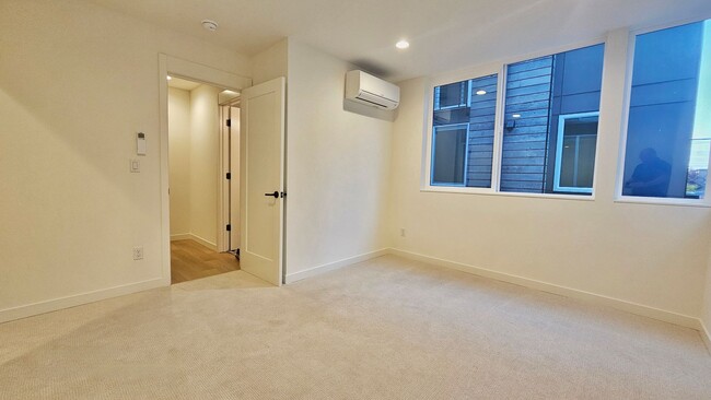 Building Photo - Brand New 2 Bed 2 Bath Townhome in North Beacon Hill, Seattle.