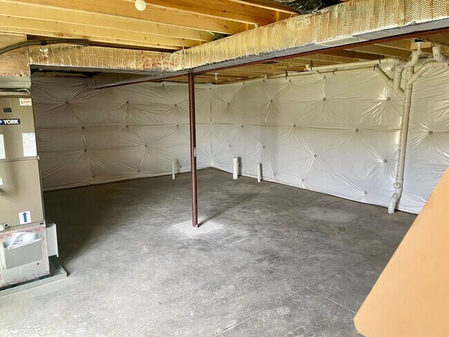 Building Photo - Gorgeous Locust Thicket Townhome