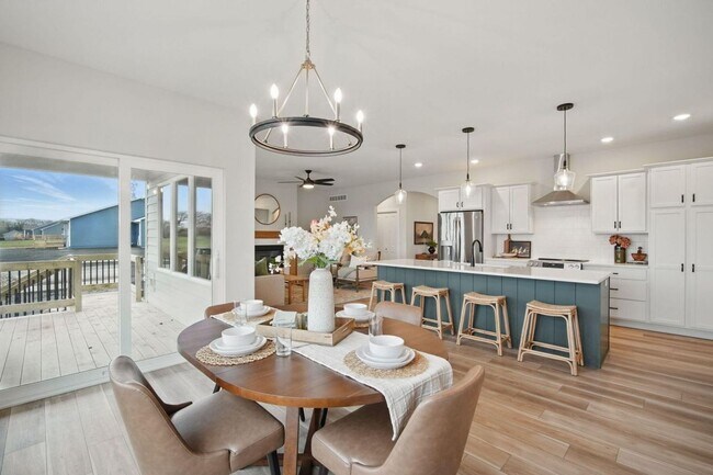 Building Photo - 3 Bedroom Townhome Available November 5th,...