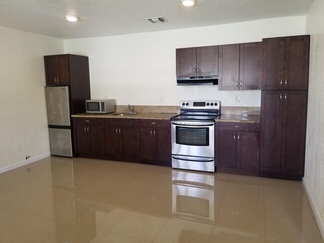 Building Photo - 703 NW 6th St