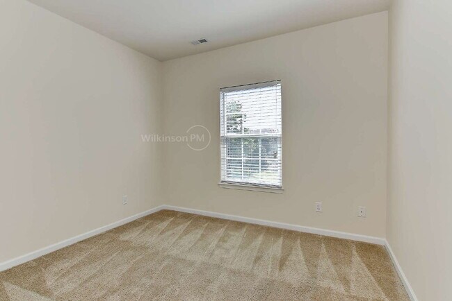 Building Photo - Beautiful 3,409 sqft 5-bedroom 3-bath Exec...