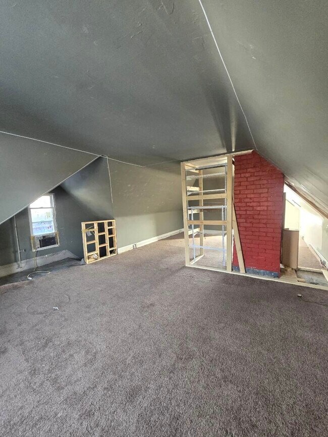 Building Photo - 17 7th St