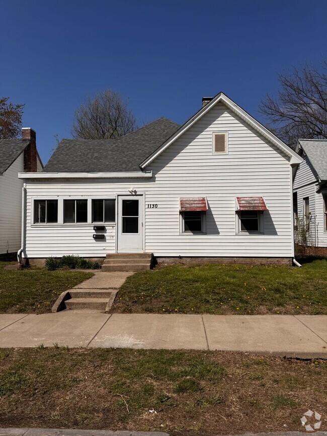 Building Photo - 1130
