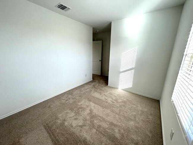 Building Photo - 3231 NW 147th Ter