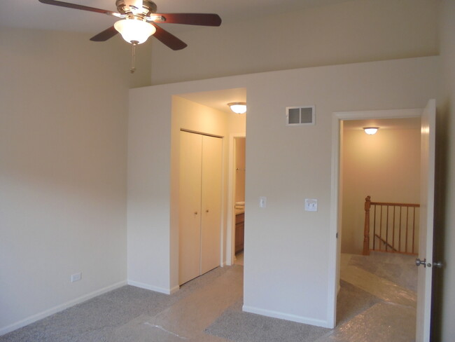 Building Photo - 615 Windsor Dr
