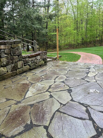 Private Patio area - 73 Champeaux Rd