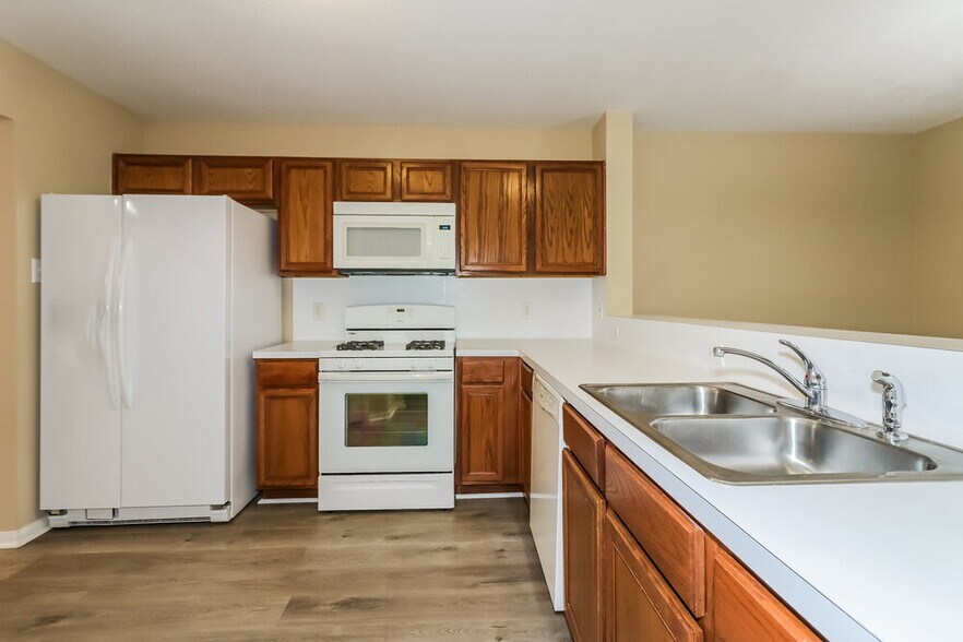 Building Photo - 10902 Ivy Park