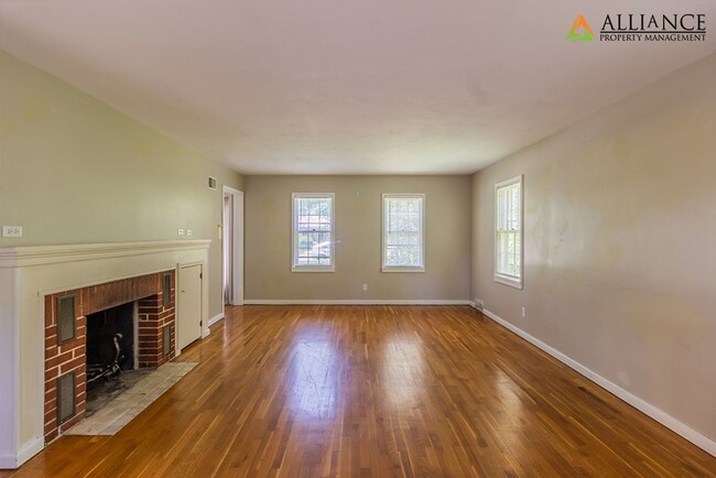 Building Photo - 360° VIRTUAL TOUR ~ Spacious home close to...