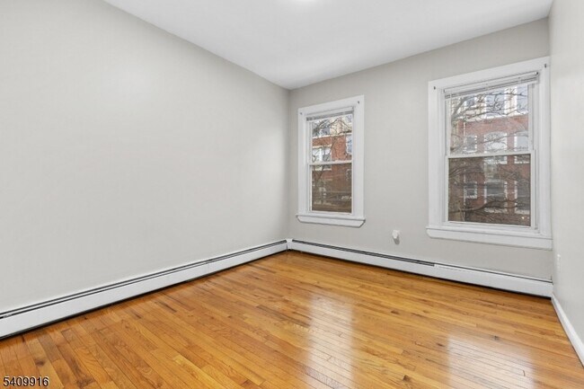 Building Photo - 336 Madison Ave
