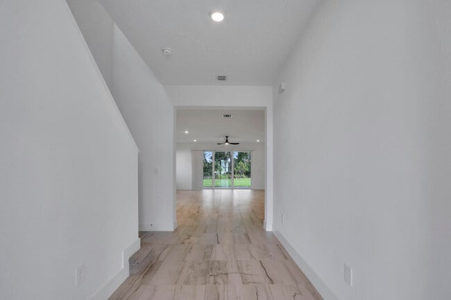 Building Photo - 7141 SE Park Dr