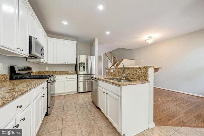 Building Photo - 43122 Forest Edge Square