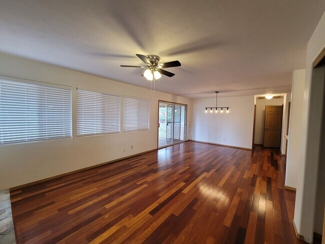Building Photo - Spacious 3 bedroom 2 bath home in Kula-Ava...