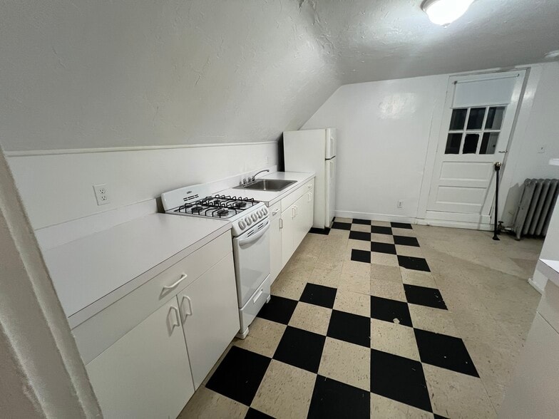 Building Photo - 456 Salem St