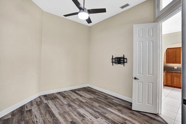 Building Photo - 16658 La Mesa Dr