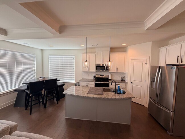 Building Photo - 2221 Flying Spur Dr