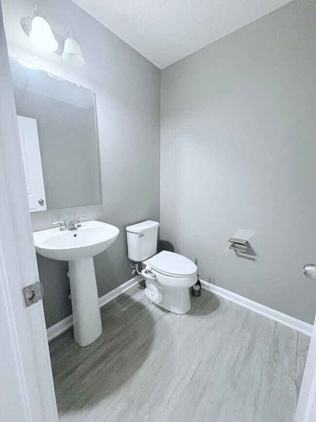 Building Photo - Stunning 3-bedroom, 3.5-bathroom home in Reynoldsburg