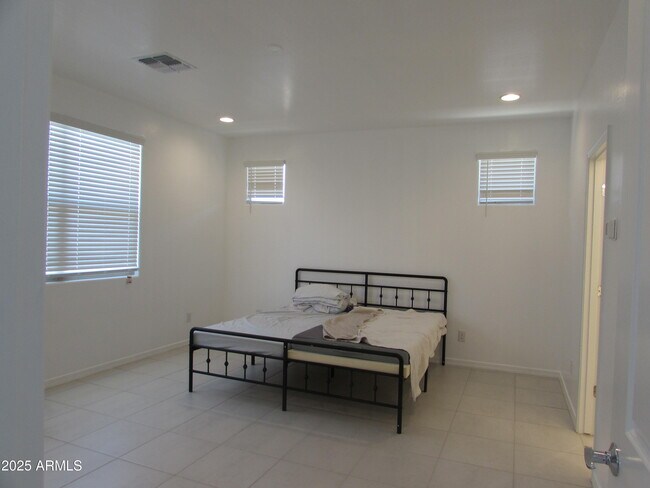 Building Photo - 9030 S 169th Dr