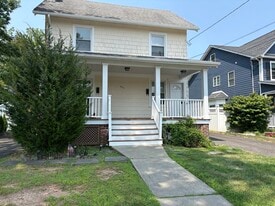 Building Photo - 634 W Broad St