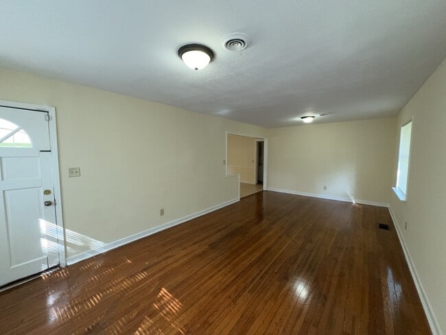 Building Photo - 3158 Peterson Dr