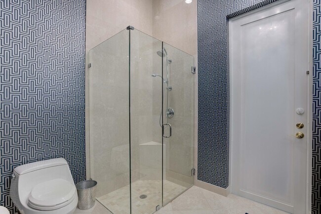 Building Photo - 131 Carmela Ct