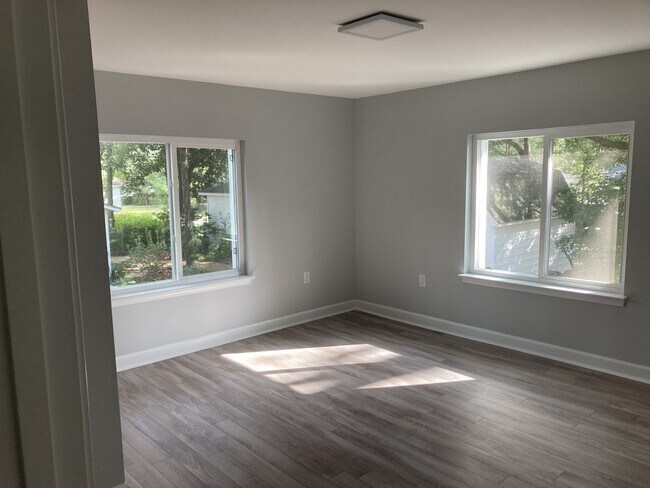 Building Photo - 719 Cypress Dr