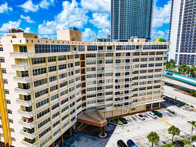 Building Photo - 1825 S Ocean Dr