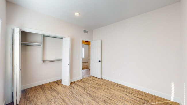 Building Photo - 15606 E 21st Ct N