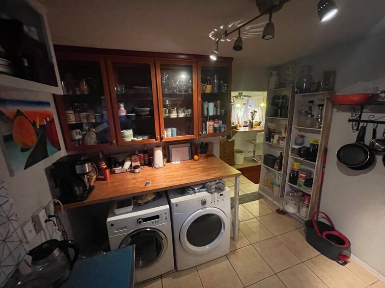 kitchen - 326 W Oliver St