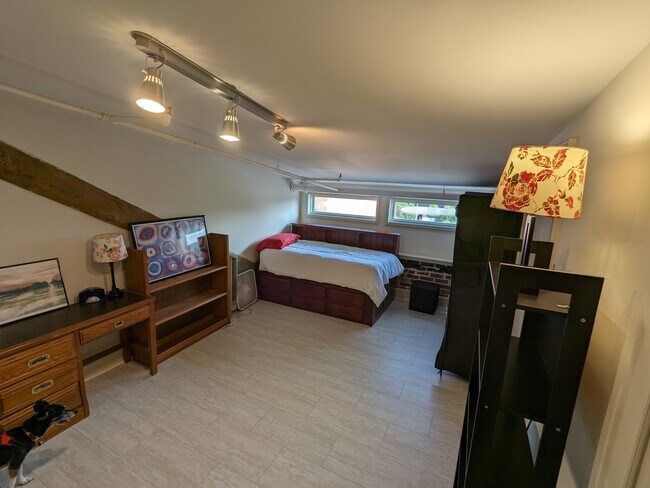 Building Photo - 246 N Court St