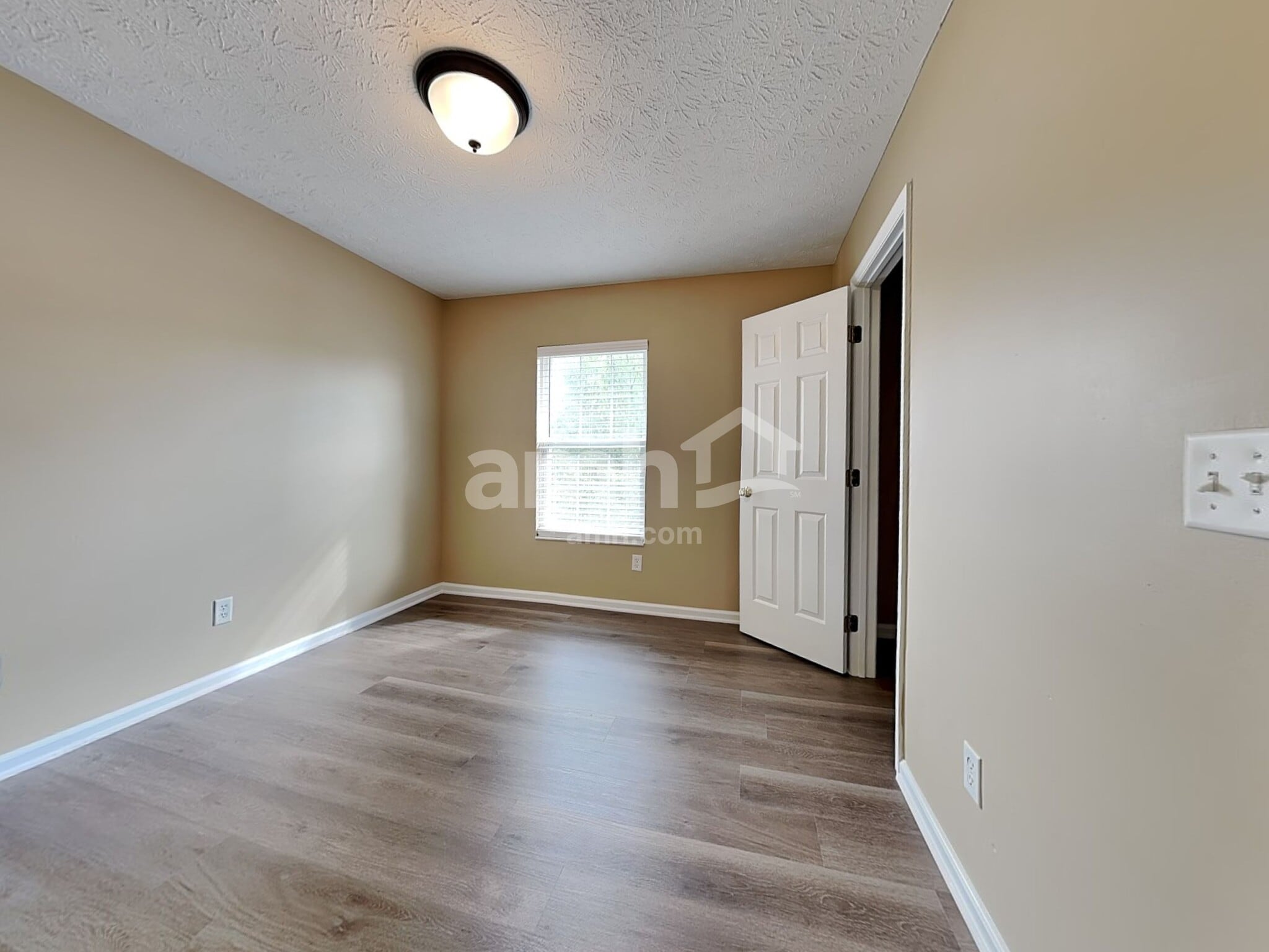 Building Photo - 9865 Whispering Pine Dr