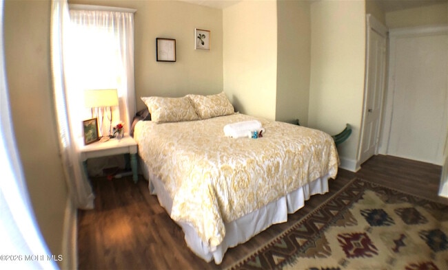 Building Photo - 610 1st Ave