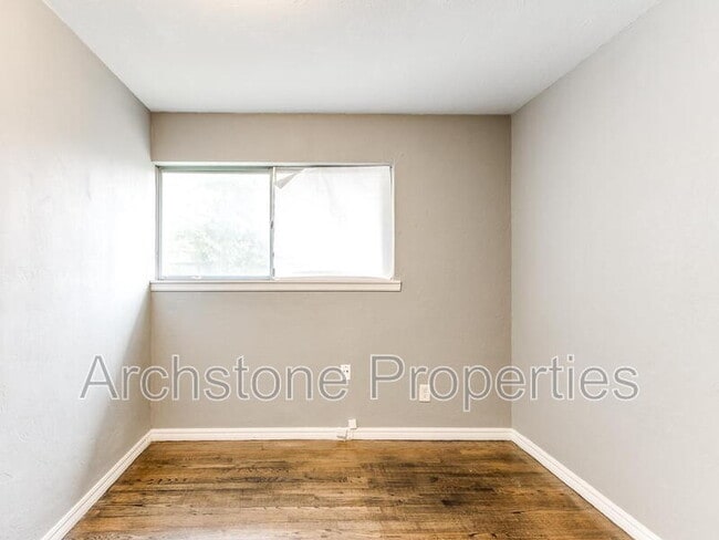 Building Photo - 608 Holoway Dr