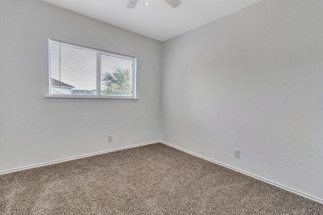 Middle Bedroom - 9859 Chelsea Cir