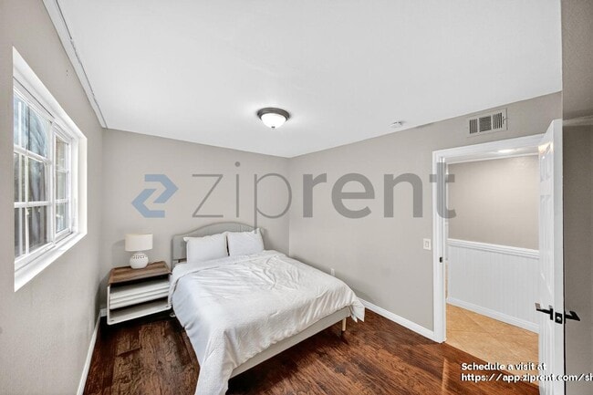 Building Photo - 353 S Heatherstone St