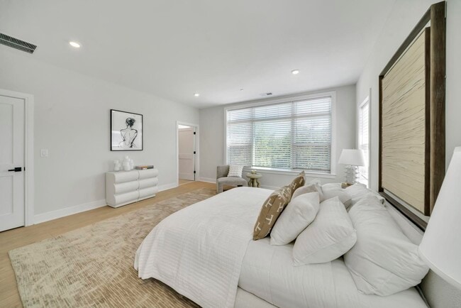 Building Photo - 7 SCENIC Ter