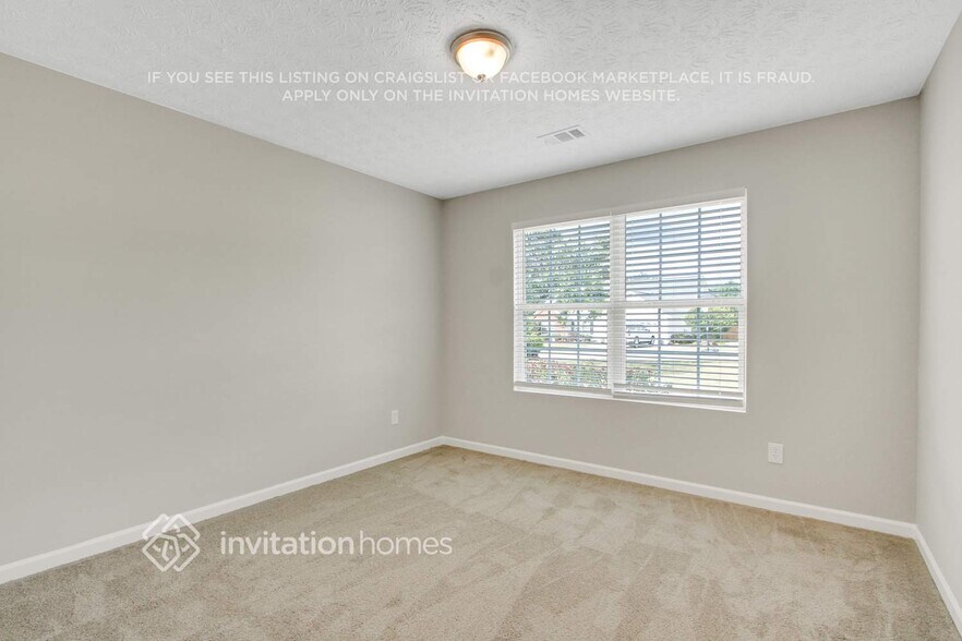 Building Photo - 4035 Hollow Springs Tr SE