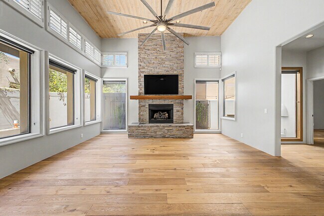 Building Photo - 6711 E Camelback Rd