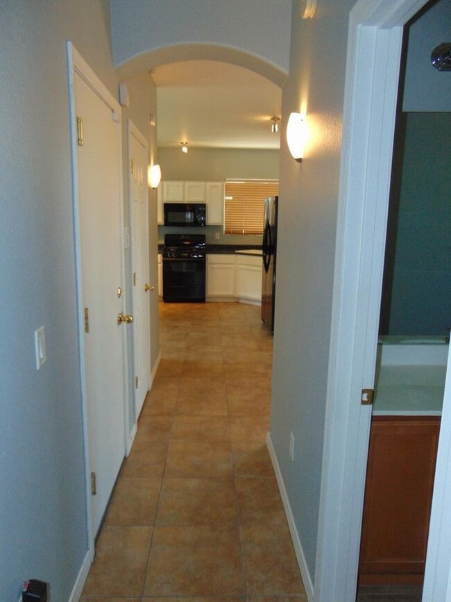Building Photo - Rancho Sahuarita 4 bedroom 3 bath 2 story Home