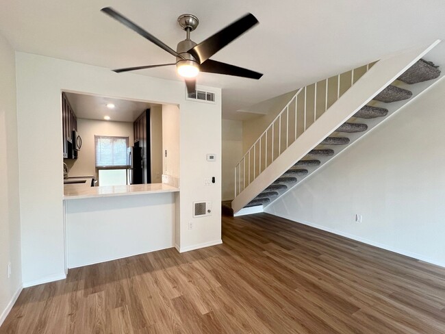 Building Photo - Beautiful Two Story 2Bd 1.5Ba Townhouse Ne...