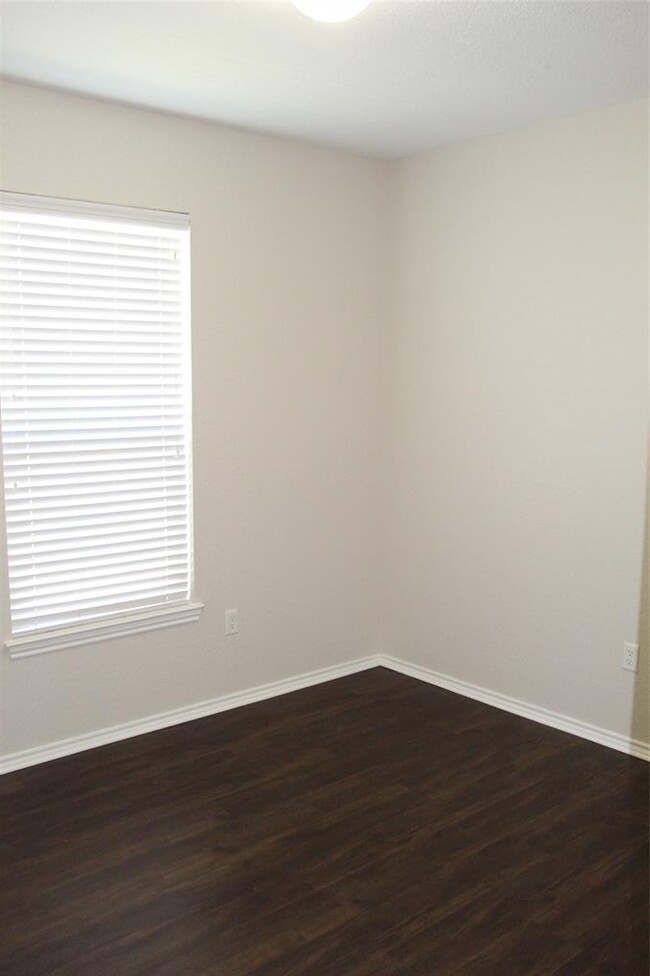 Building Photo - 578 Creekside Cir