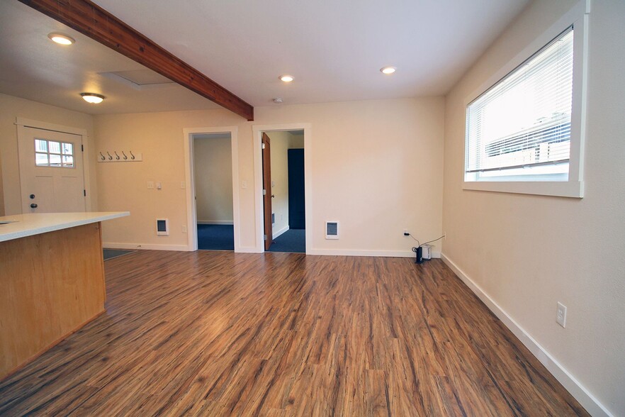 Building Photo - 6214 SE 51st Ave