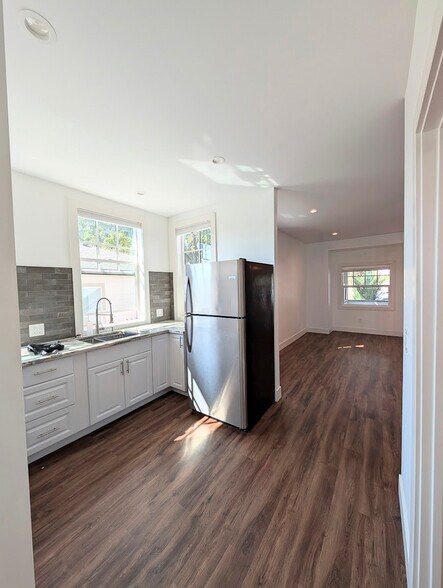 Building Photo - 780 Forest St