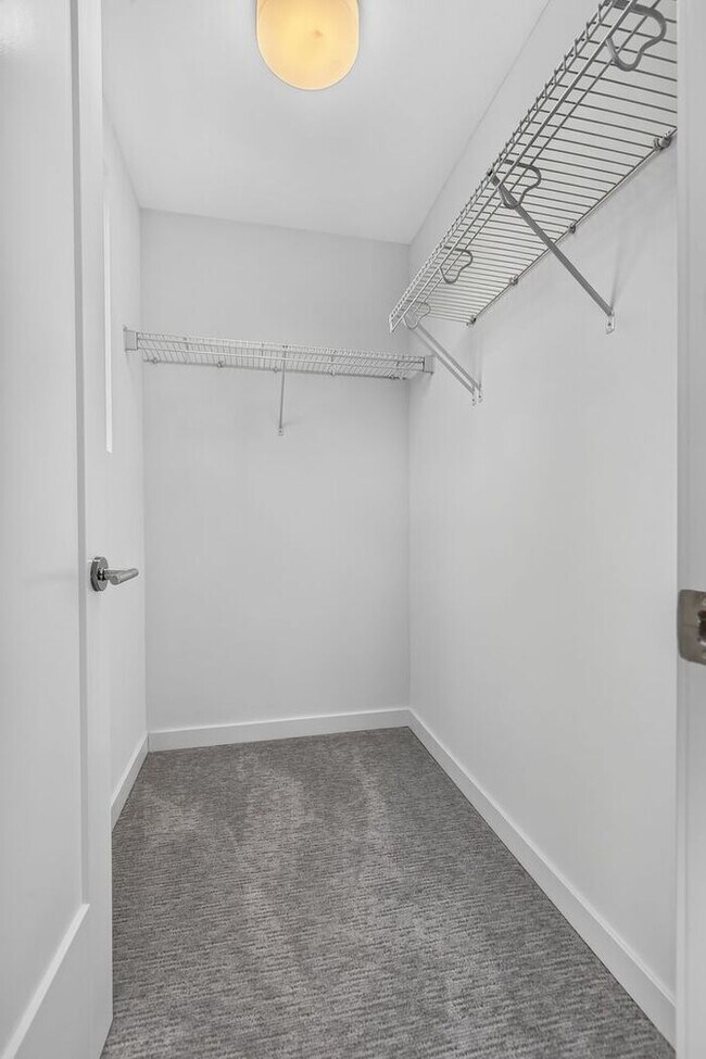 Building Photo - ULTRA-MODERN Air Conditioned Townhome in Beacon Hill (1st Month Free)