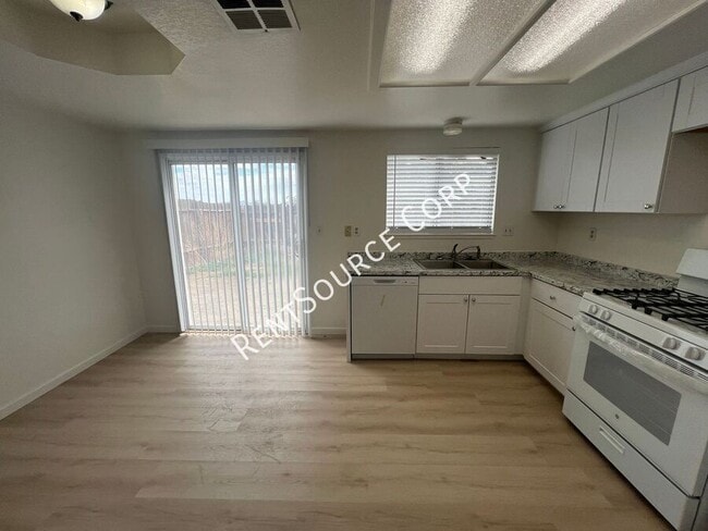 Building Photo - 841 Chateau Way