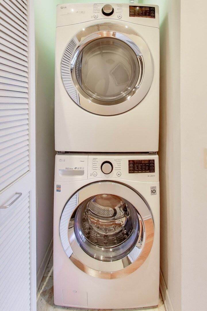 Building Photo - 720 N Larrabee St