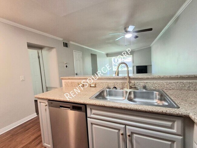 Building Photo - 5525 Canoga Ave