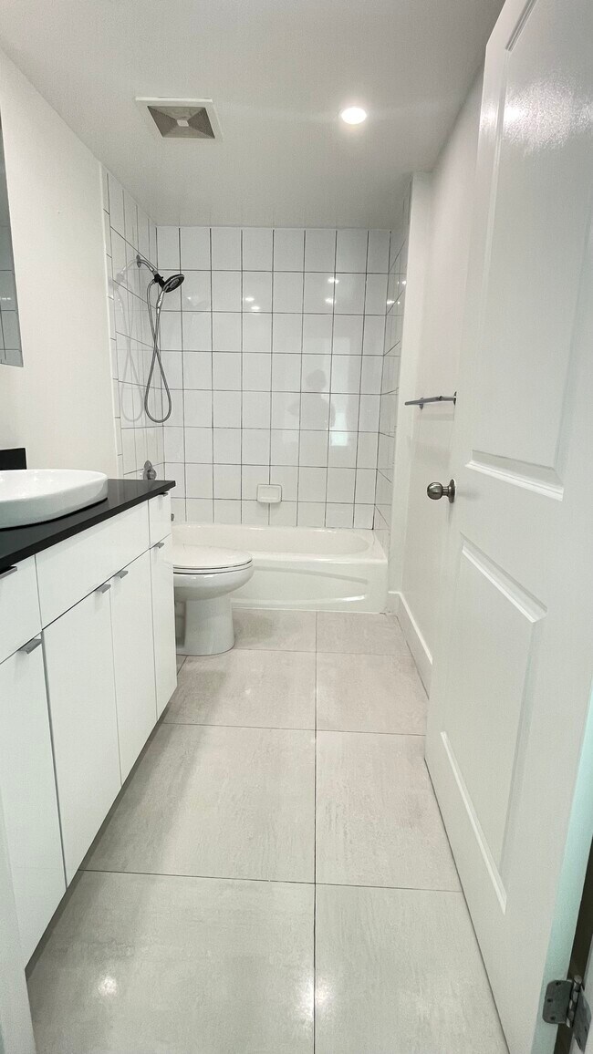 Building Photo - 1250 S Miami Ave