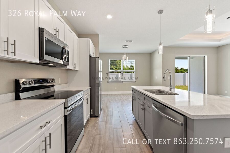 Building Photo - 326 Royal Palm Wy