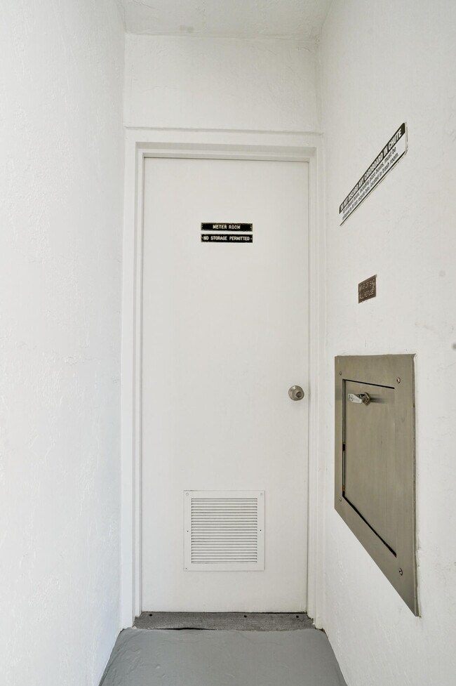 Building Photo - 1391 S Ocean Blvd