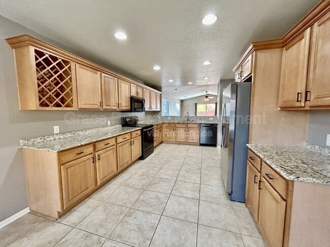 Building Photo - 479 Hayloft Way